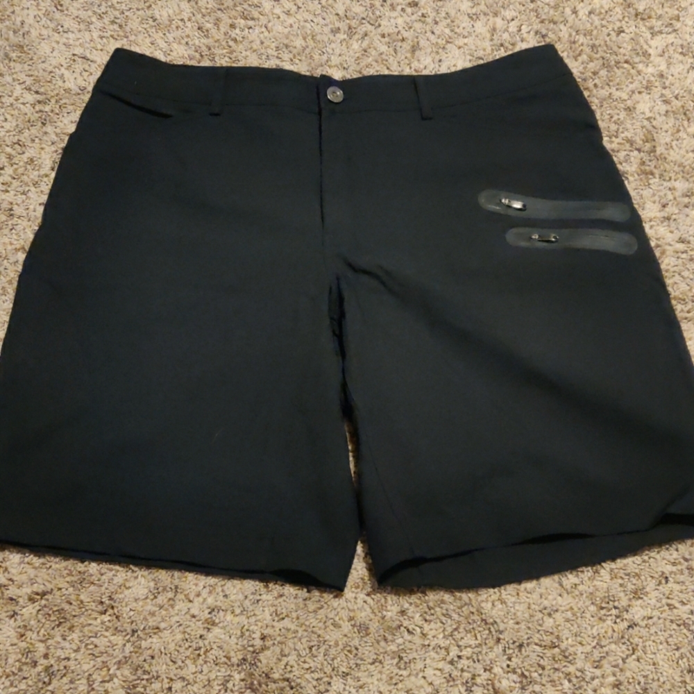 Lululemon men's shorts size 40